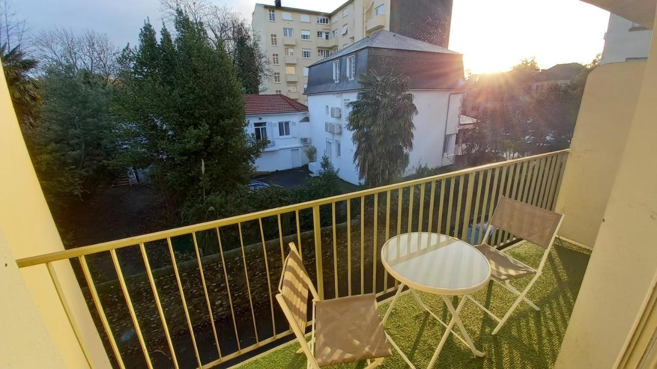 Au petit repère palois -studio - centre ville-balcon-WIFI FIBRE Pau Esterno foto