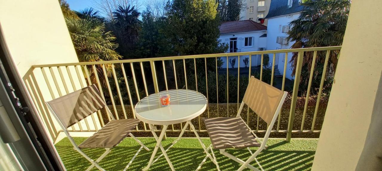 Au petit repère palois -studio - centre ville-balcon-WIFI FIBRE Pau Esterno foto